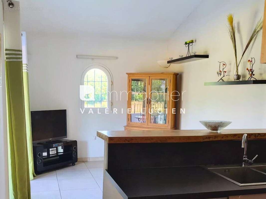 Maison à MOURIES