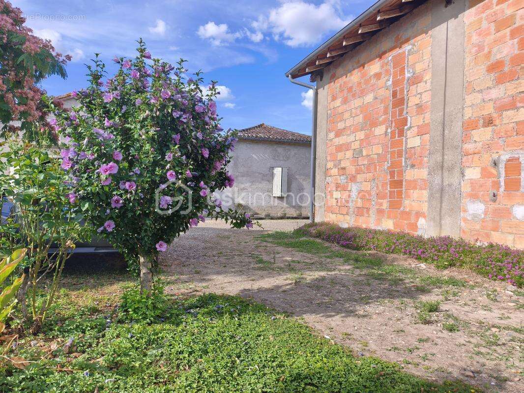Maison trois chambres,  avec dépendances et terrain - photo 18