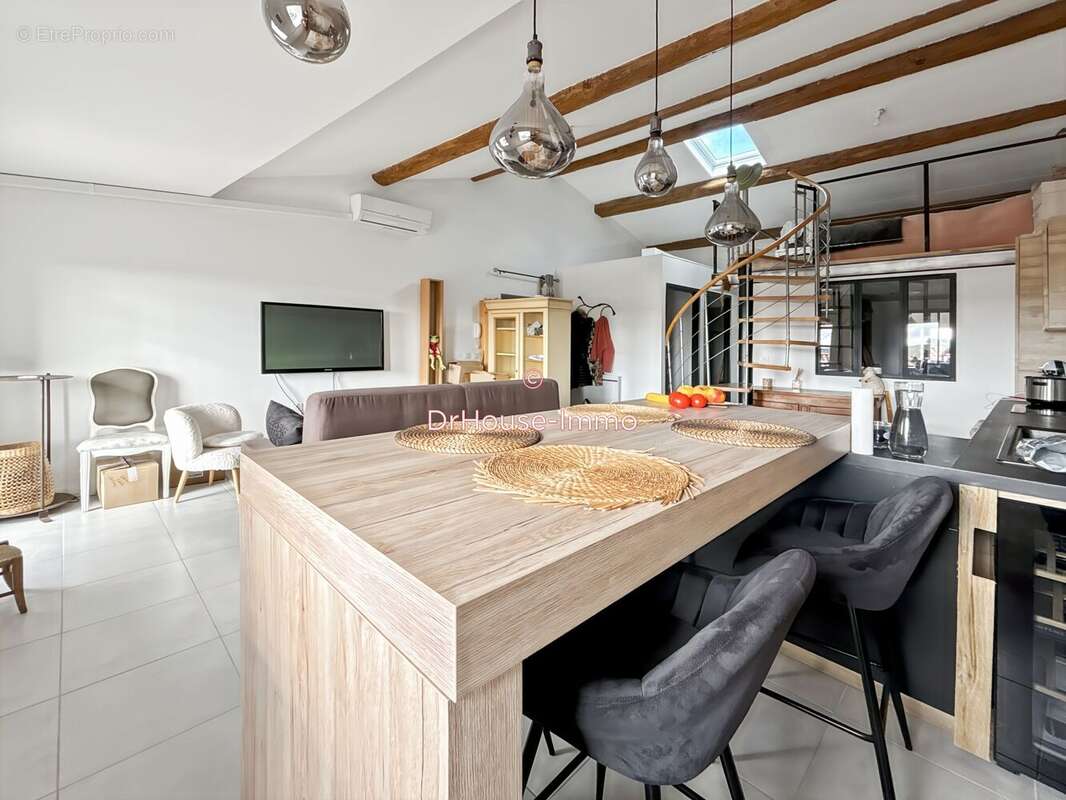 Appartement à POUSSAN