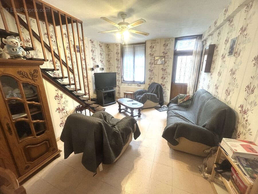 Maison de ville mitoyenne de 72,75m2 bâtie sur 183m2 de terrain avec garage accès arrière ! - photo 6