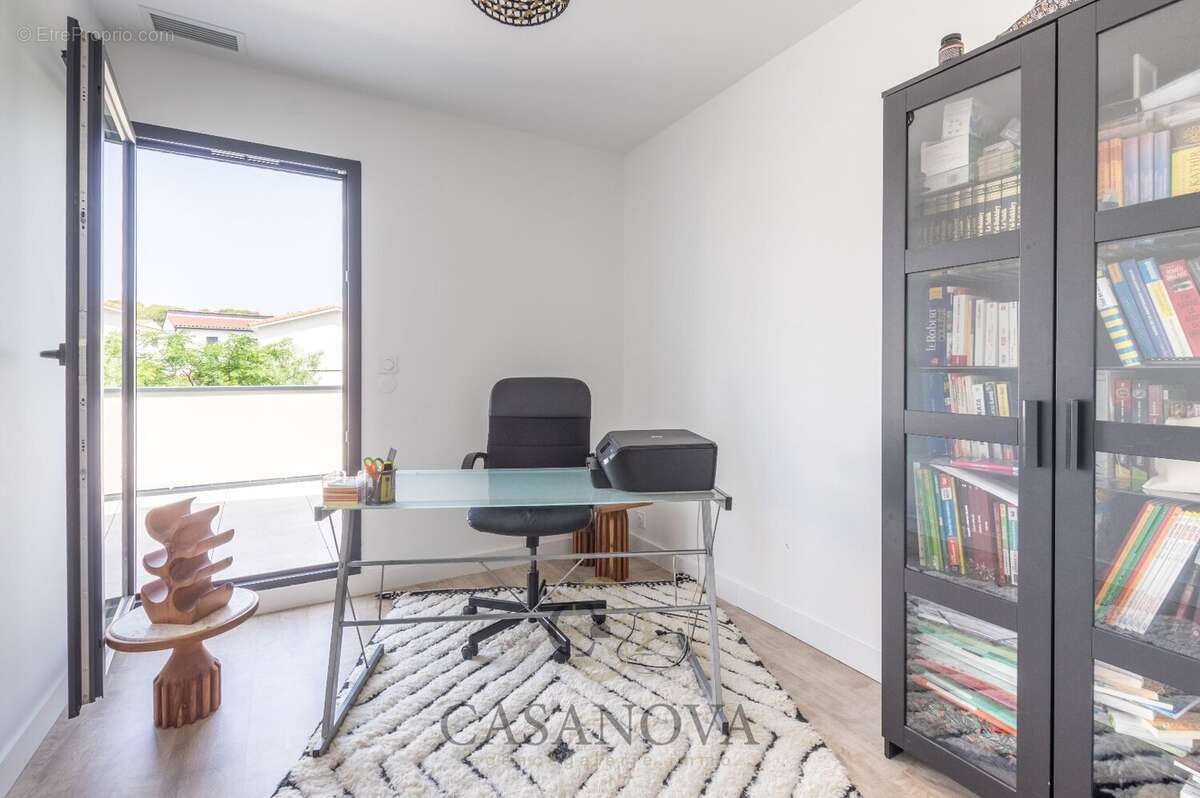 Montpellier Nord Villa contemporaine à Castelnau-le-Lez, 4 chambres, piscine, garage et bureau, proche tram - photo 15