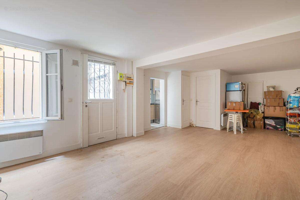 Appartement à PARIS-18E