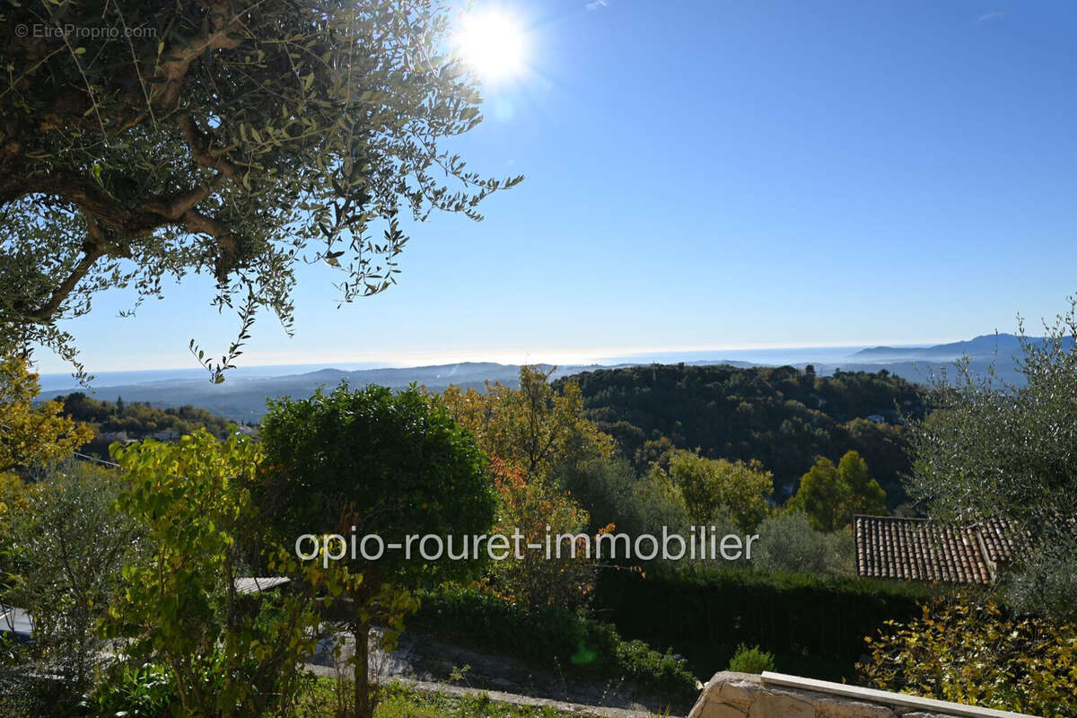 Maison à CHATEAUNEUF-GRASSE