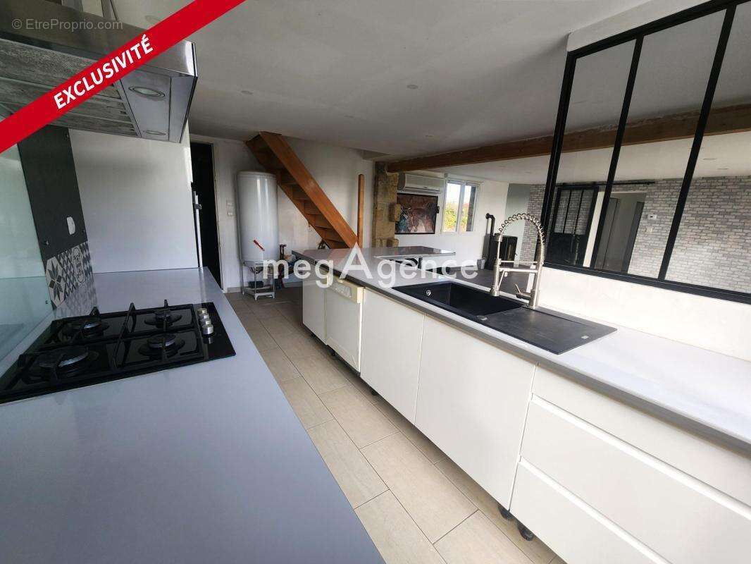 Maison à SAINT-CHRISTOLY-DE-BLAYE