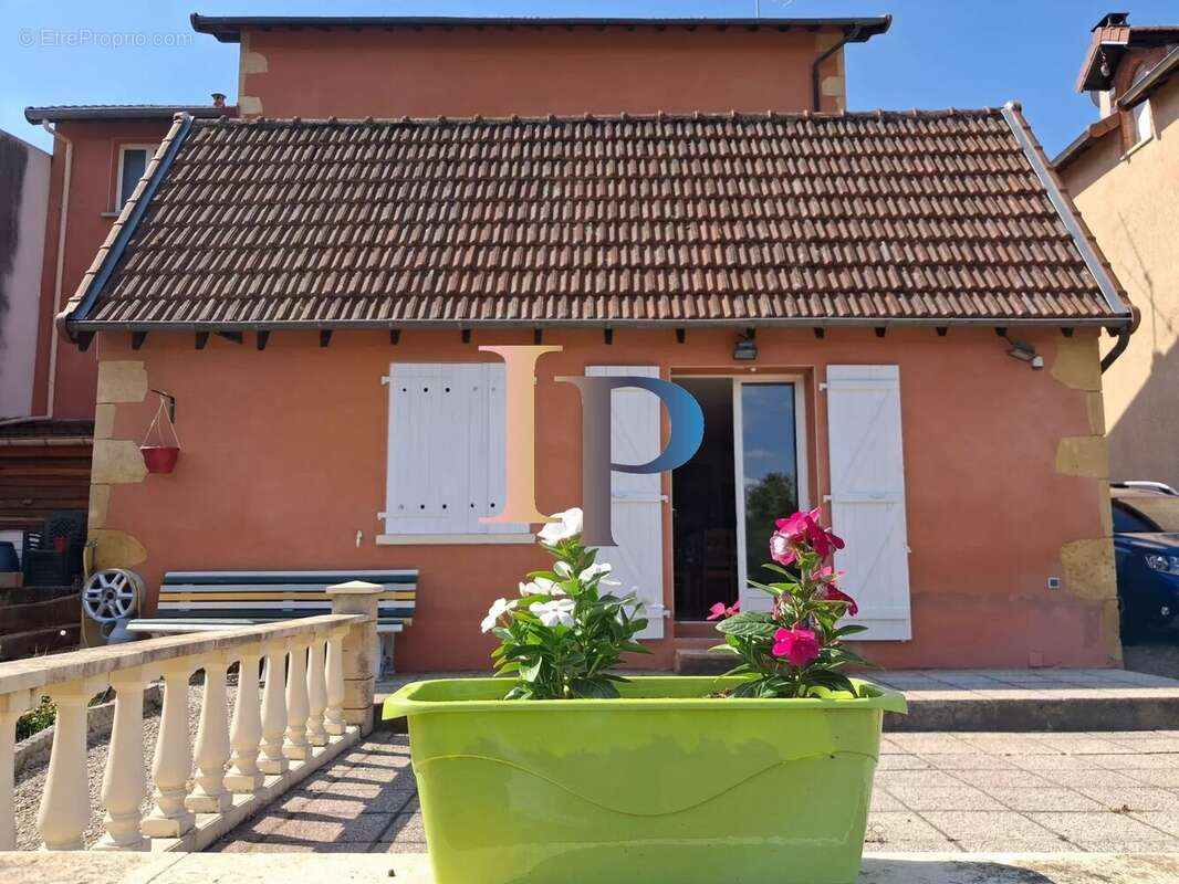Maison centre village - photo 2