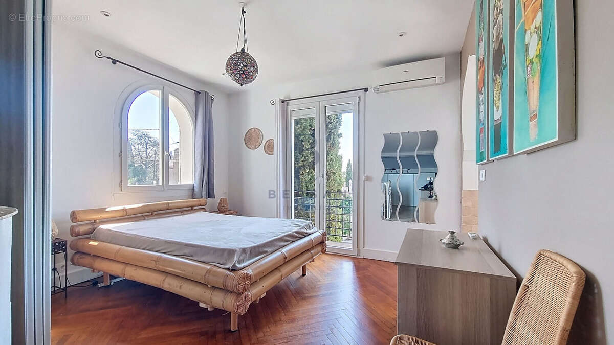 Appartement t2 centre ville st raphael calme vue mer imprenable - photo 11