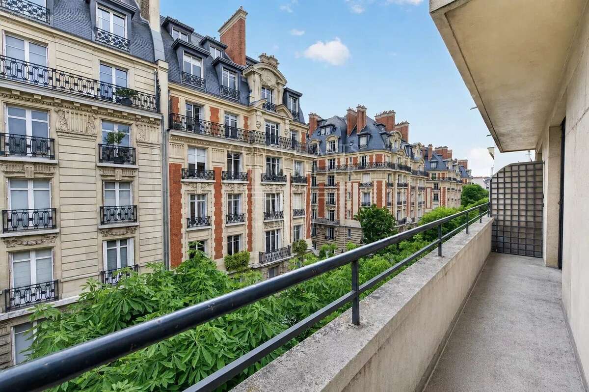 Appartement à NEUILLY-SUR-SEINE