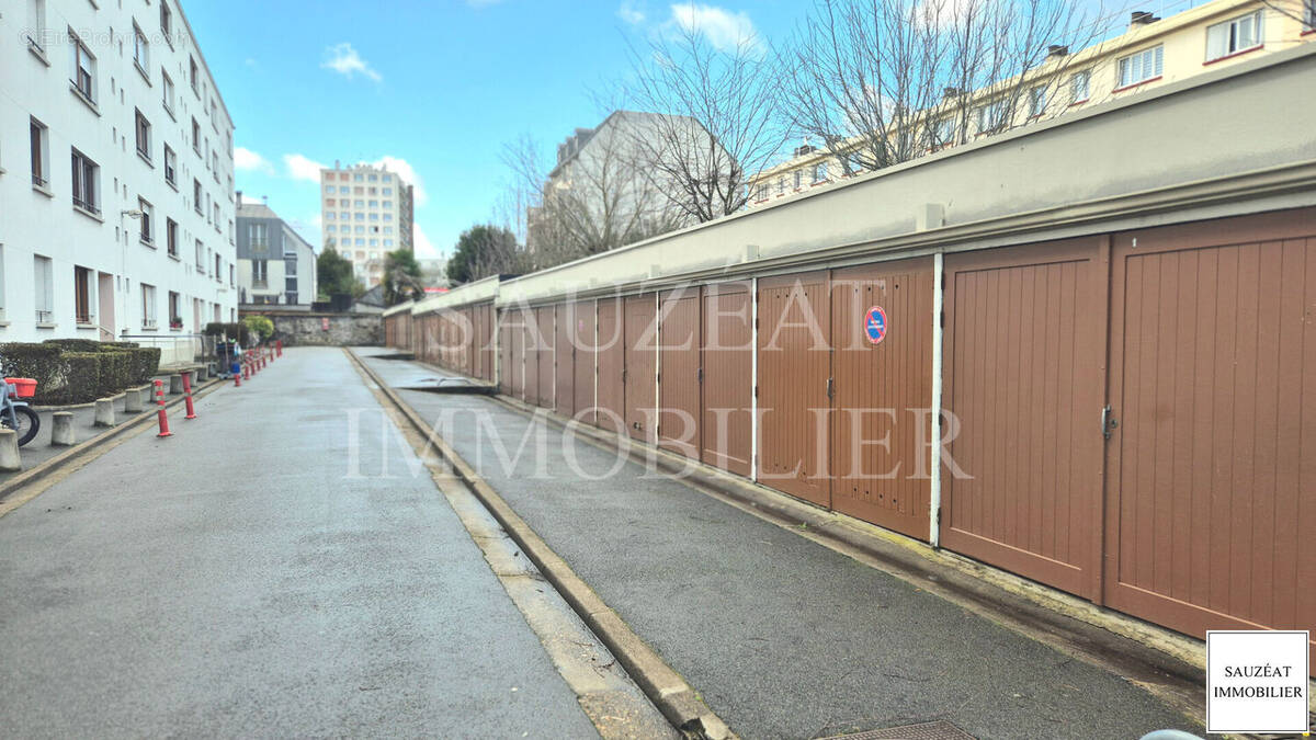 Parking à BAGNEUX