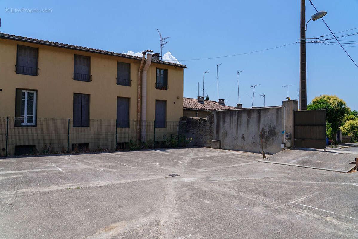 CARCASSONNE FACE CITE Immeuble sans copropriété 6 logements, 2 commerces et parking de 6 places - photo 15