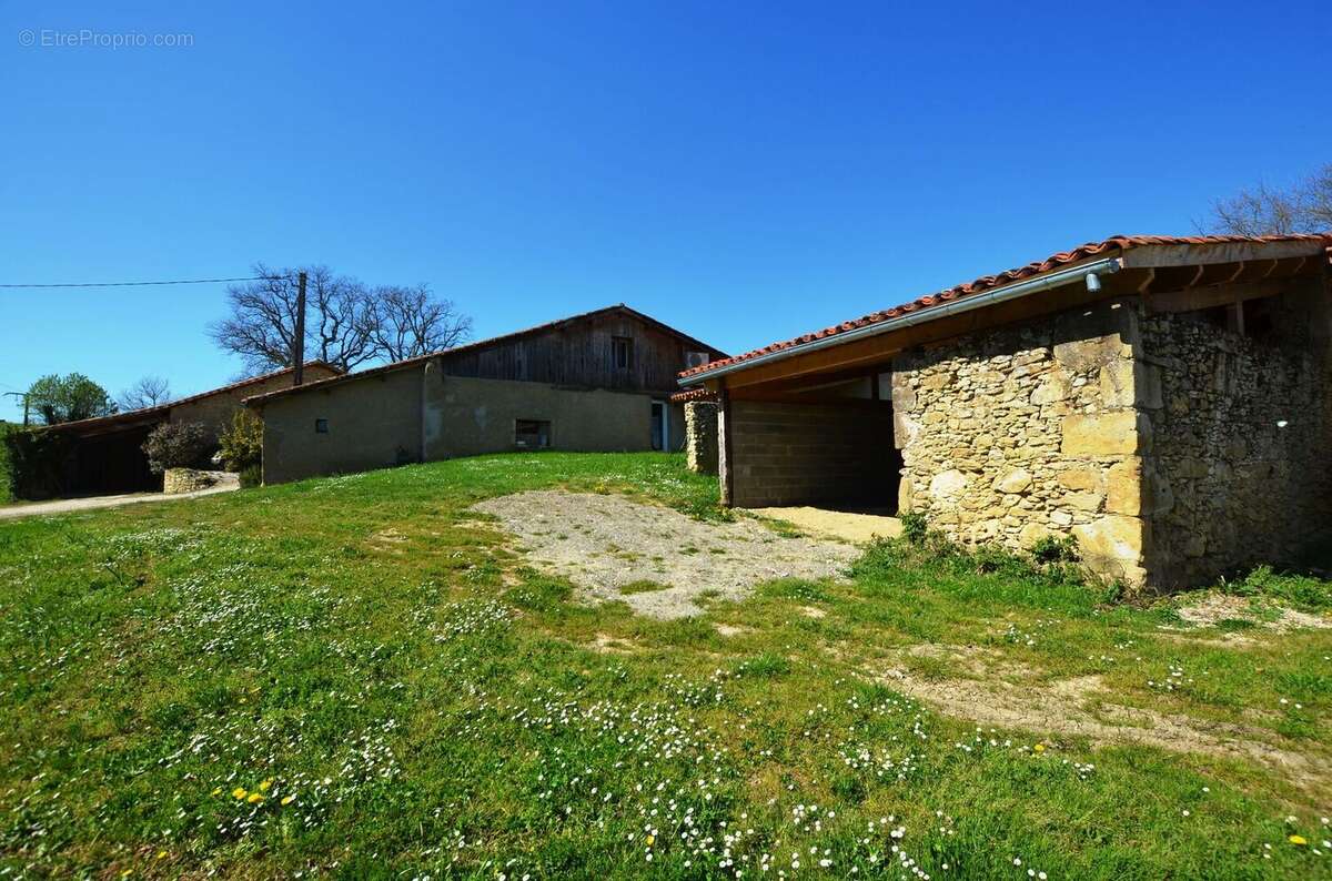 002 - Maison à VIC-FEZENSAC