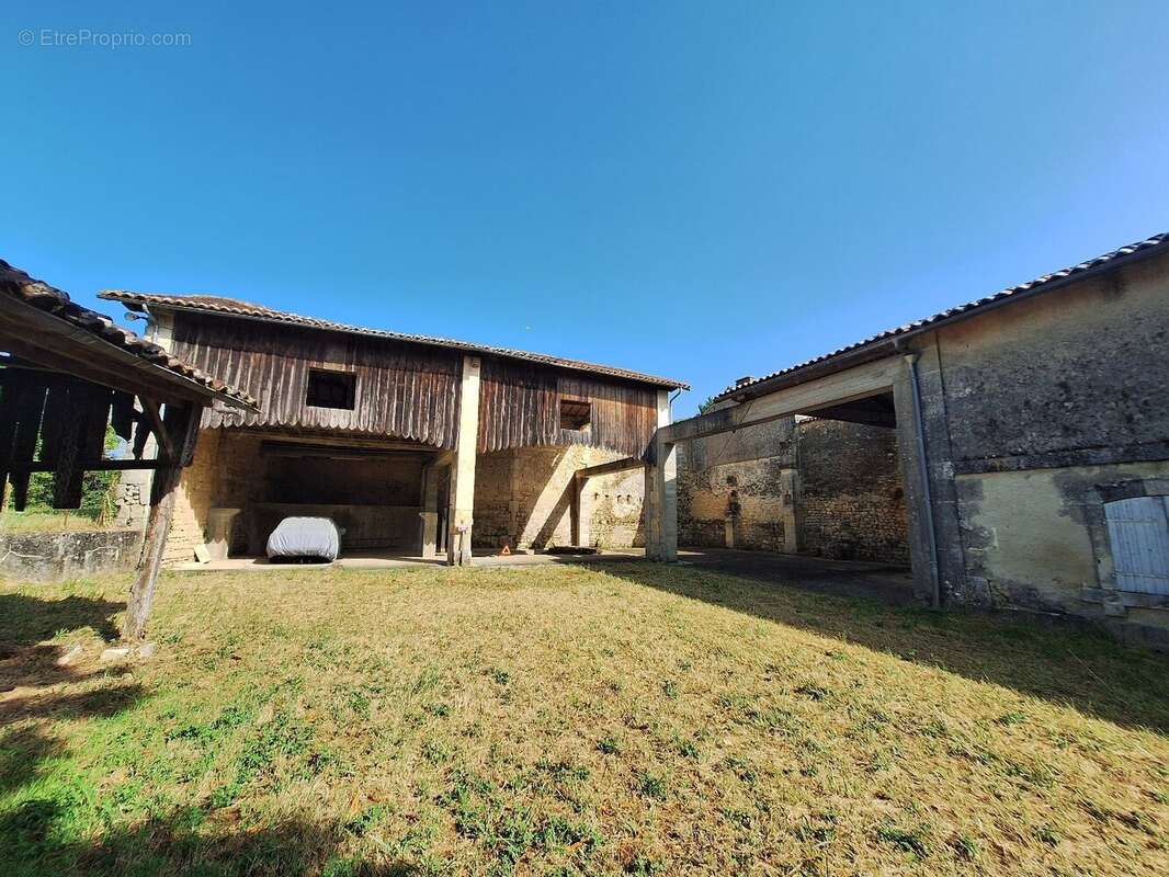 Maison à LOUZAC-SAINT-ANDRE