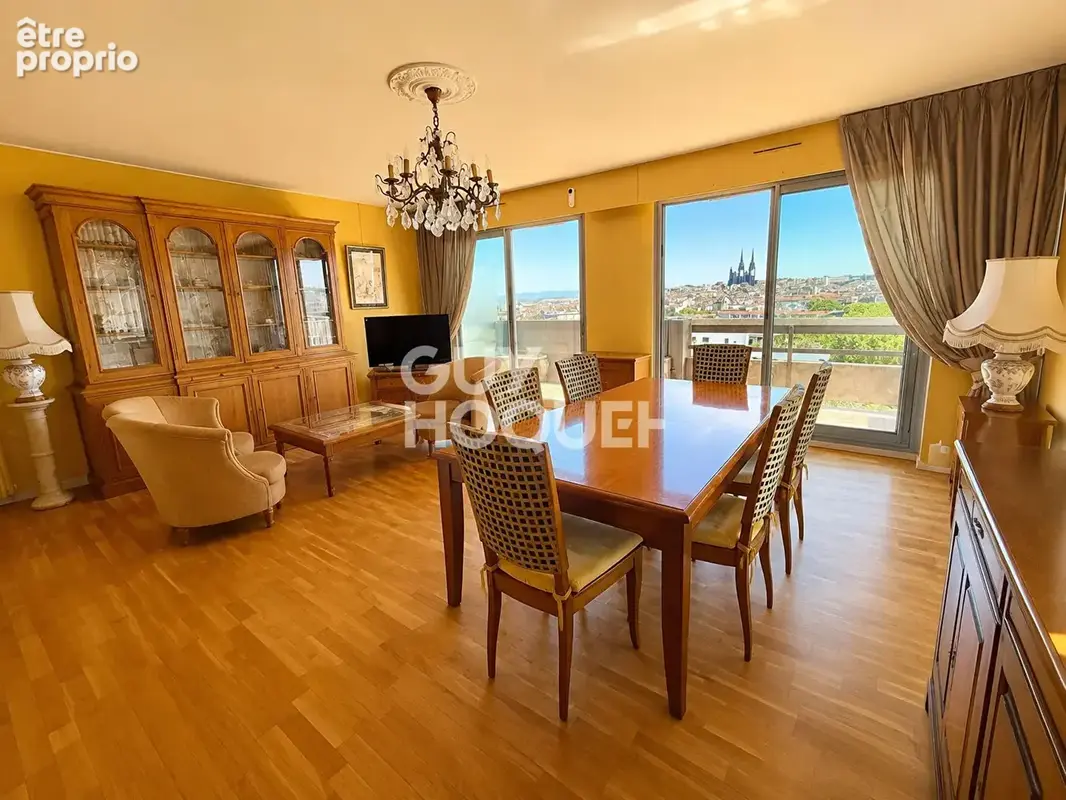 CLERMONT FERRAND- Appartement dernier étage 94 m2, balcons et parking - photo 2