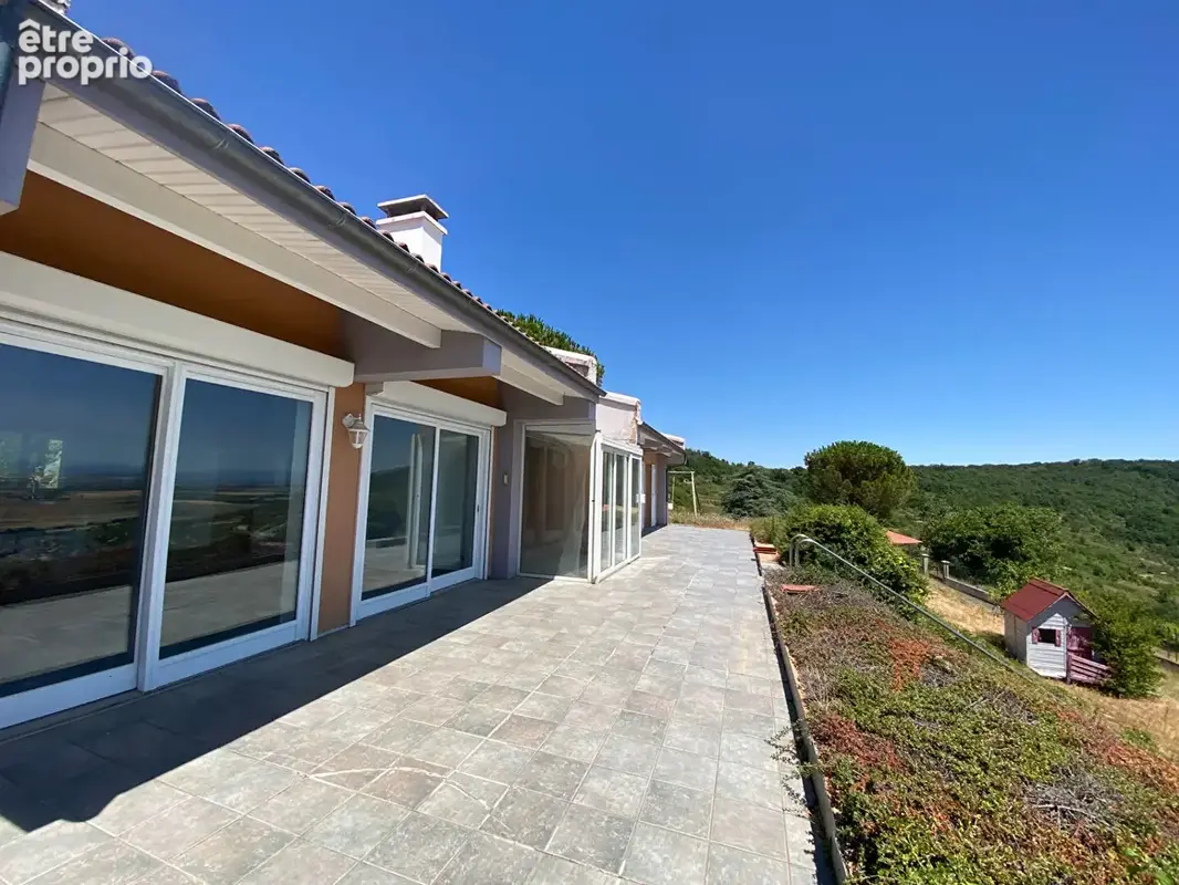 Villa de PLAIN PIED avec une VUE INCROYABLE et CAVE surprenante ! - photo 3