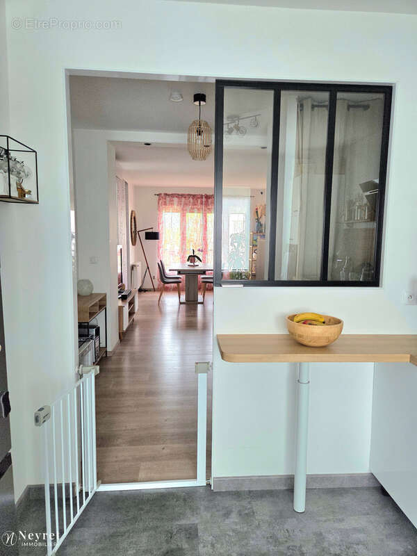 Appartement à SAINT-GENIS-LAVAL