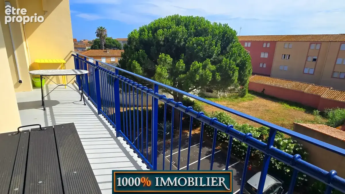 À 400m du centre ville et 450m des plages. - photo 17