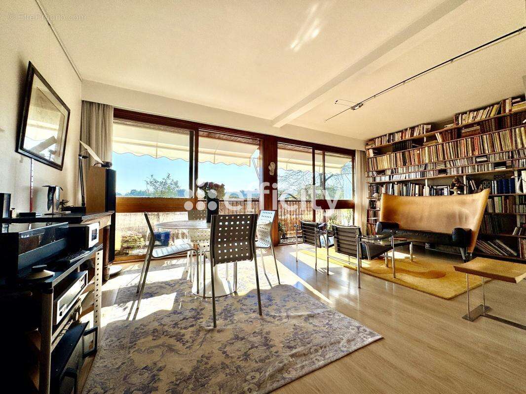 Appartement à LA CELLE-SAINT-CLOUD