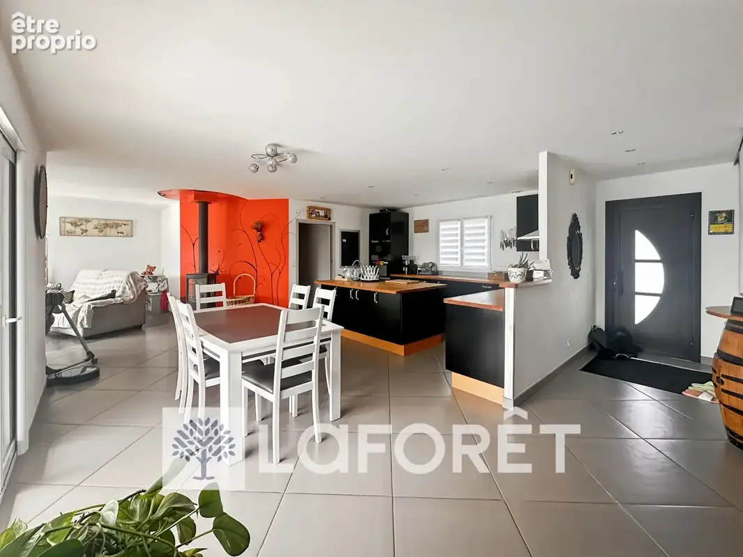 Maison plain-pied T4 avec piscine chauffée et 2 garages à 5 minutes de GEMOZAC (17260) -  110 m2 - photo 3