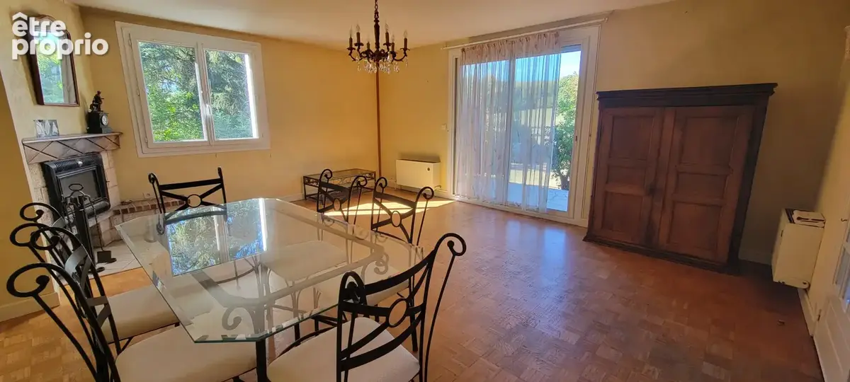 Maison familiale avec beau terrain de 3 788 m2 - photo 4