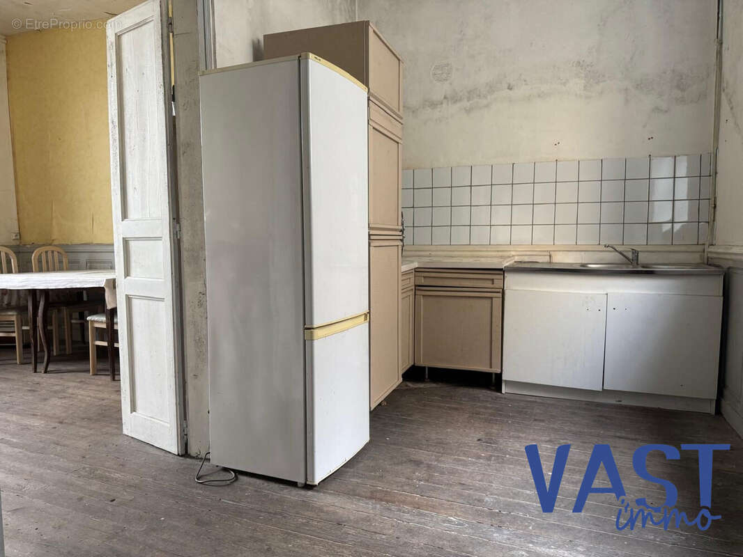 Maison à AMBRIERES-LES-VALLEES