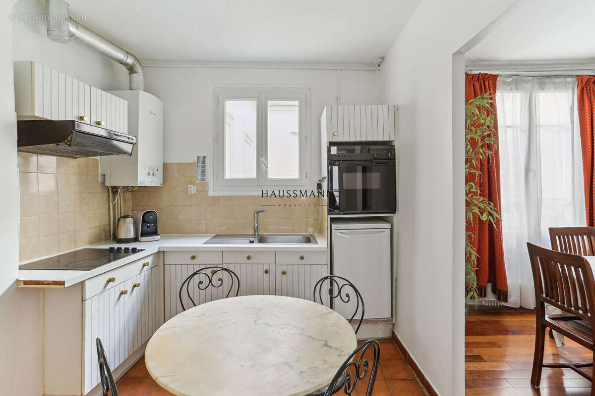 Appartement à PARIS-1E