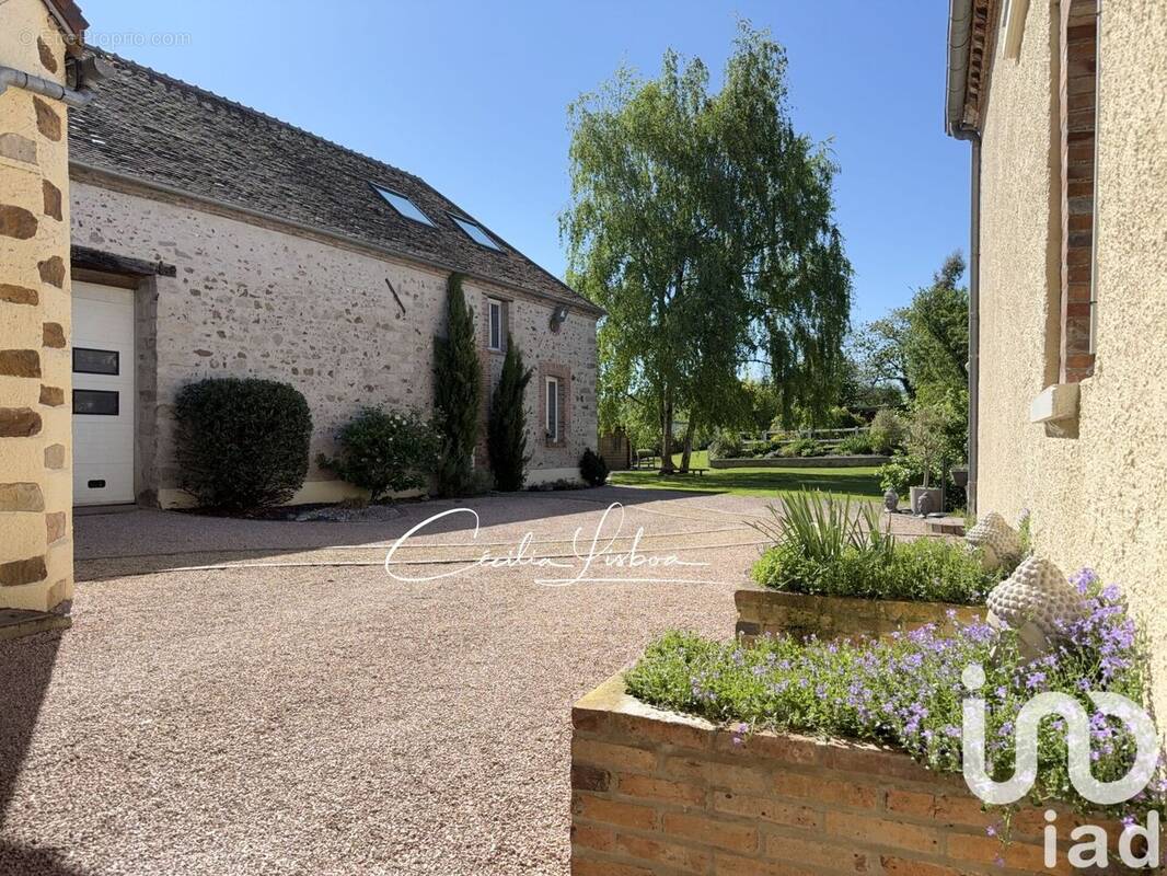 Photo 1 - Maison à SAINT-SEROTIN