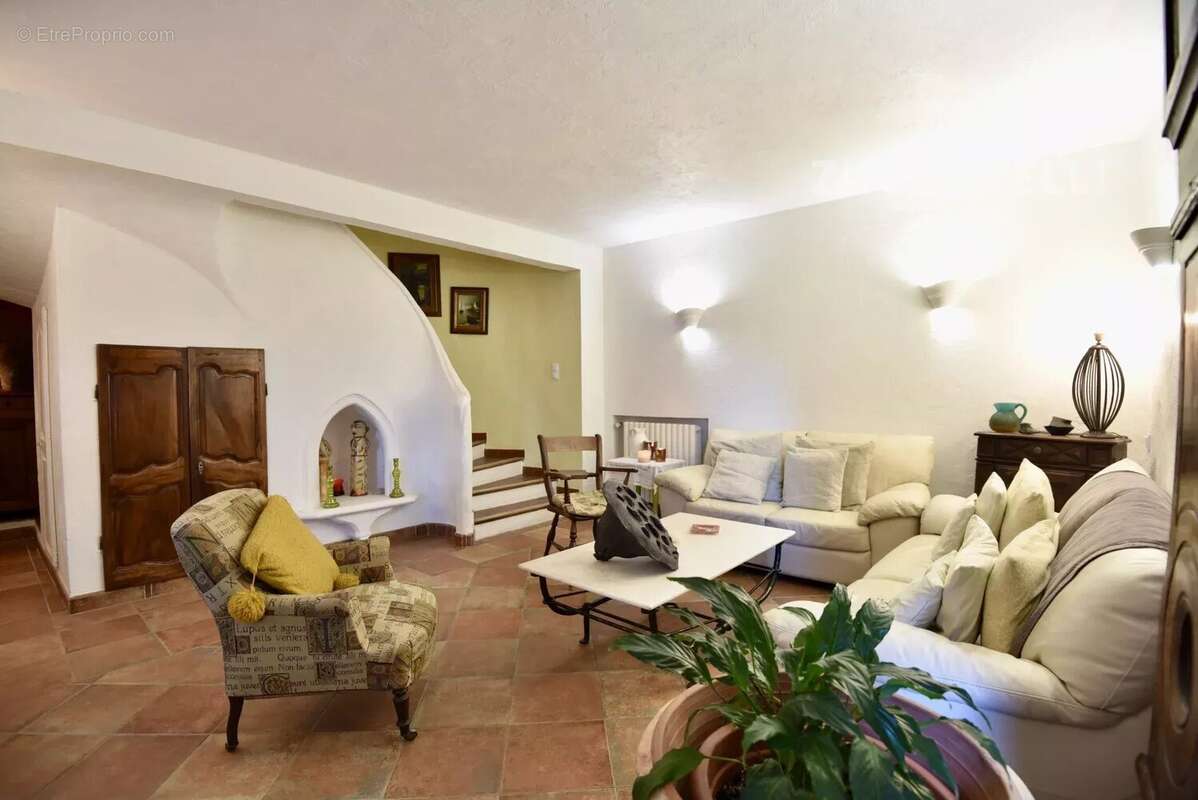 Maison à COLOMARS