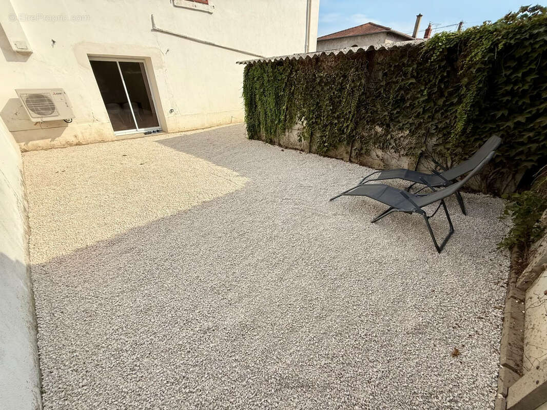 Appartement T3 plain-pied rénové, terrasse, parking - photo 6