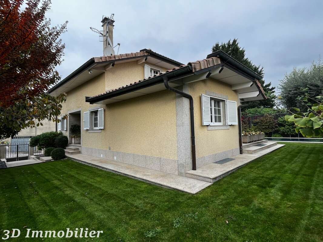 Maison 255 m² à Douvaine  - photo 3