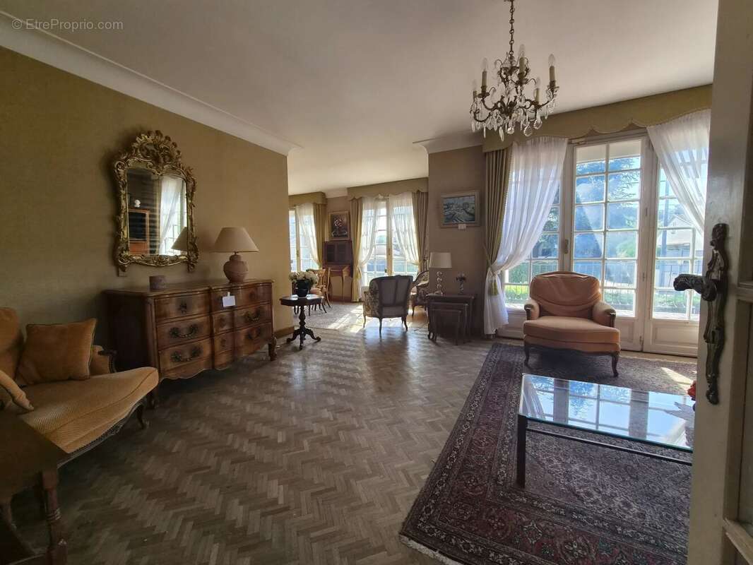 Villa familiale aux beaux volumes – Quartier résidentiel prisé - photo 6