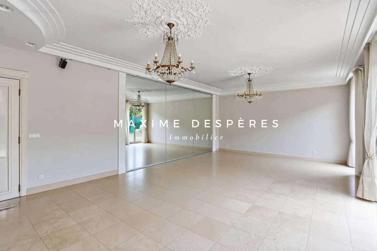 Appartement à NEUILLY-SUR-SEINE