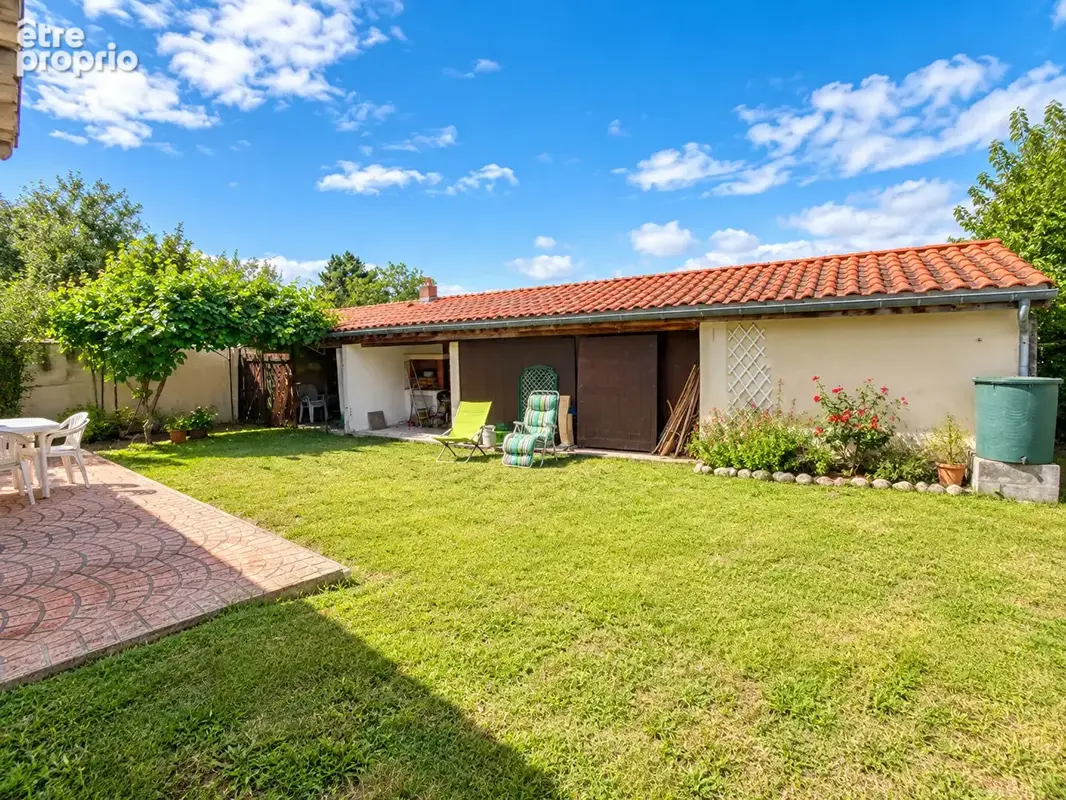 PROCHE COMMERCES - Maison de 109 m² avec garage & dépendances - photo 7