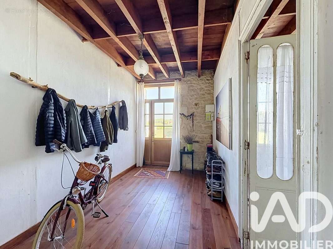 Maison 318 m² à Civrac-En-Medoc  - photo 5