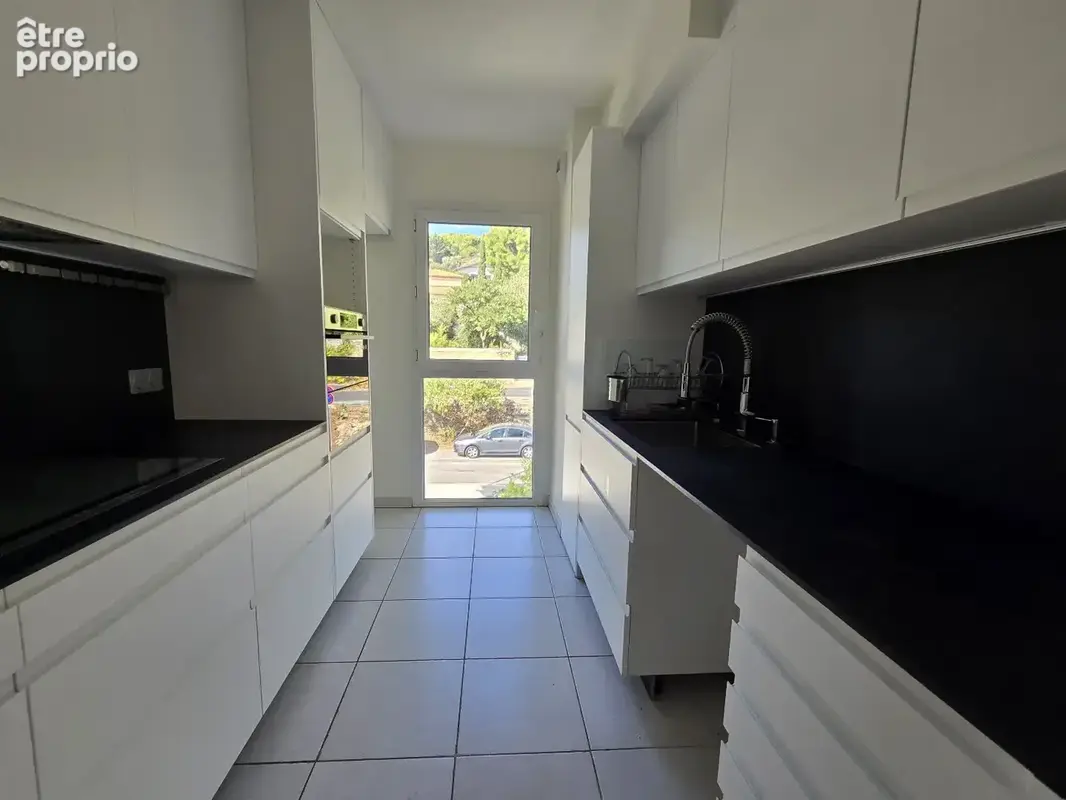 Corniche  Résidence de standing, appartement T4 avec terrasse vue mer, garage et parking privatif - photo 5
