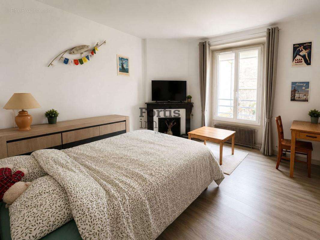Appartement à PARIS-14E