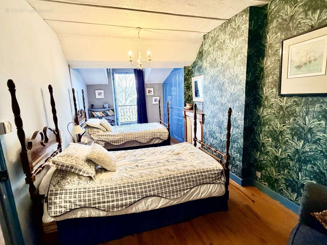 Grande maison de ville rénovée, dont l'âme authentique a été préservée. - photo 8