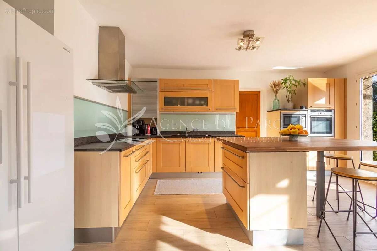 Maison à ROQUEFORT-LES-PINS