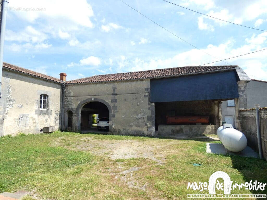 Maison à SEGONZAC