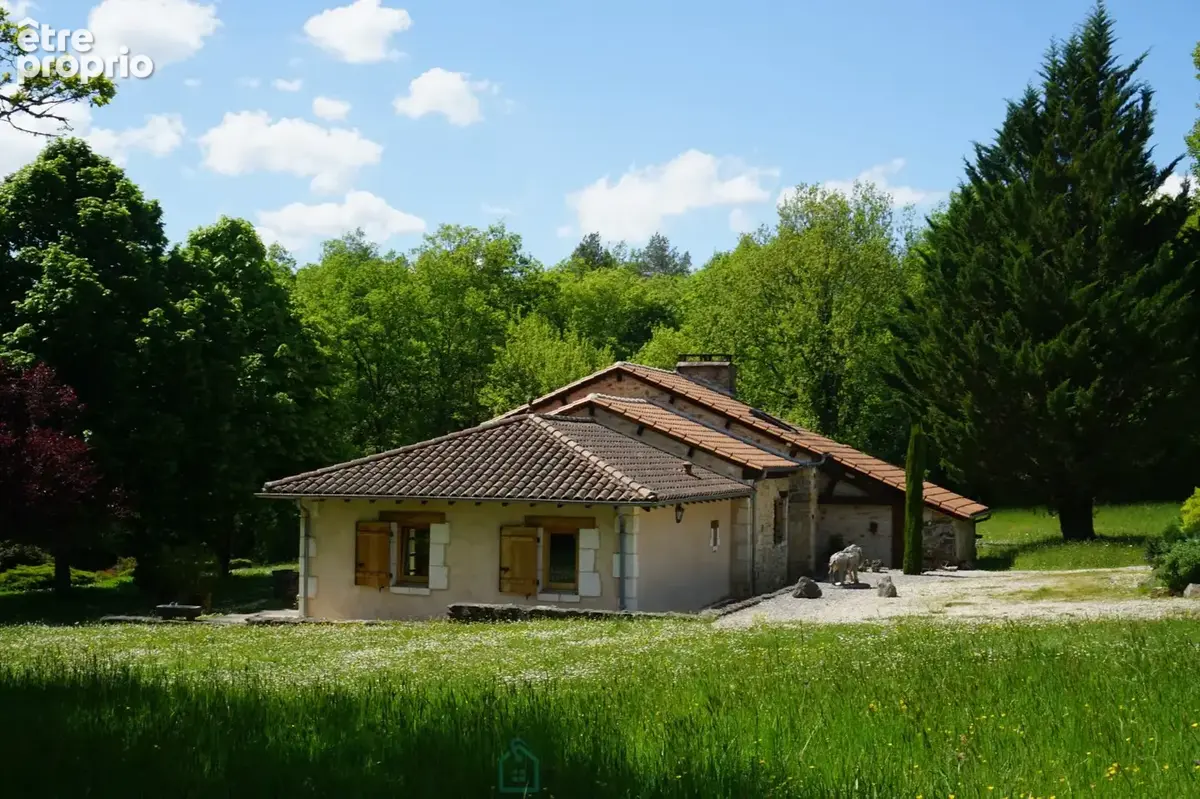 Charmante propriété nichée au coeur d'une forêt, dans le célèbre "village aux trois merveilles". - photo 7