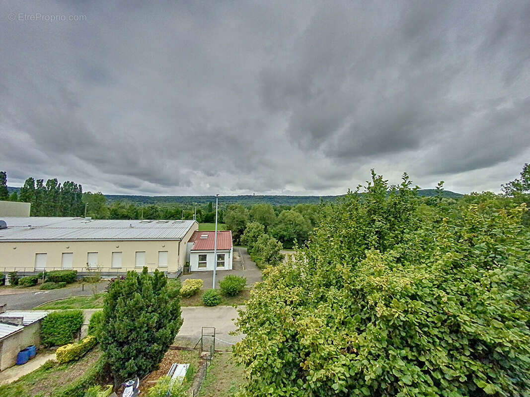 Appartement à JOUY-AUX-ARCHES