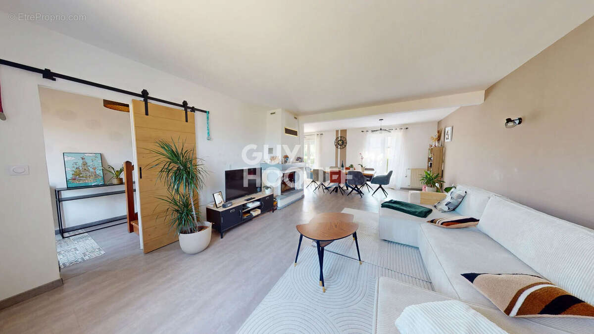 Exclusivité Guy Hoquet Avranches Maison familiale rénovée avec vie de plain-pied, en plein coeur de Ducey. - photo 3