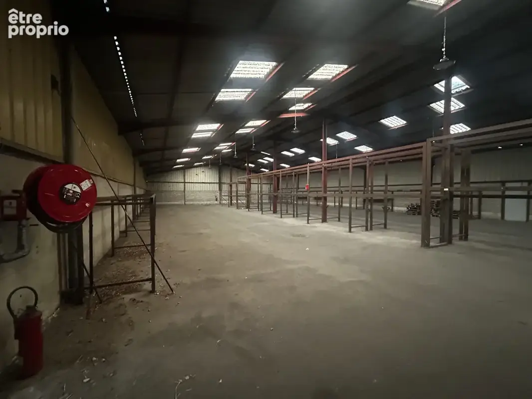 Entrepot Dépôt/Local d'activités 2 200 m2   Divisible   Proche aéroport - photo 14