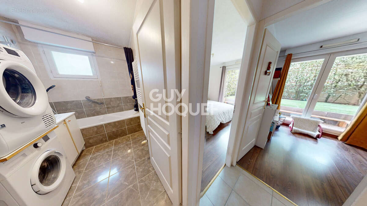 Appartement à CRUSEILLES