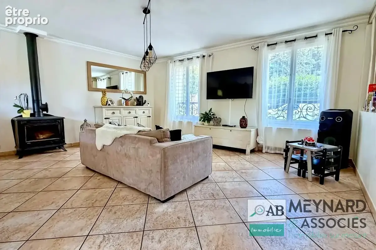 Maison à vendre 5mn Faremoutiers 200m2 utiles - 4 chambres - piscine chauffée- jardin - photo 5