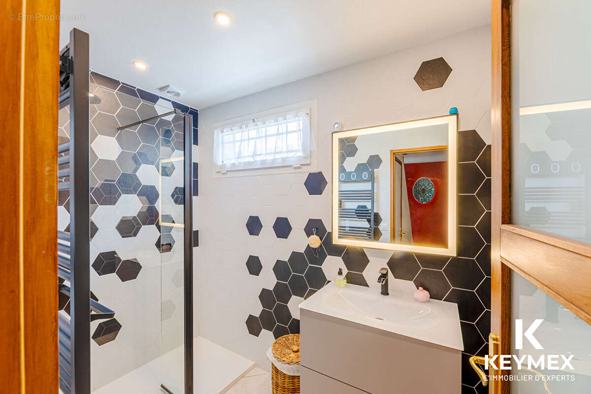 A 10 mn de Pontoise ,maison 7 pièces ,3 chambres,véranda panoramique ,sous sol total, spa ,terrain 2347 M² - photo 15