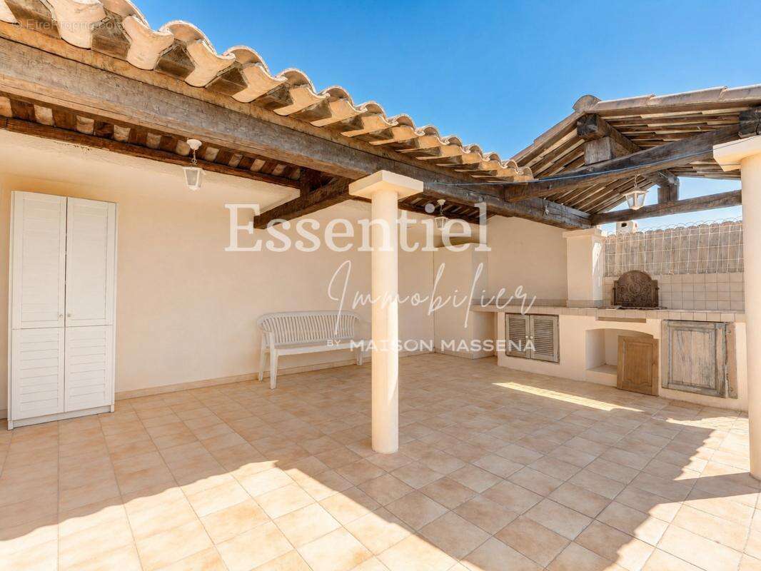 Appartement à SAINT-LAURENT-DU-VAR