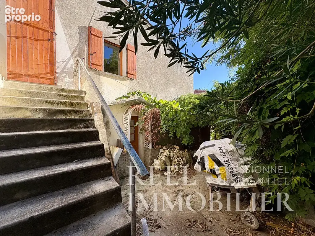 Maison de village en pierre à rénover avec cour et jardin - photo 5