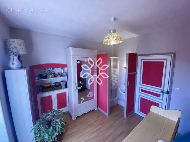 Maison familiale avec sous-sol complet et jardin - photo 8