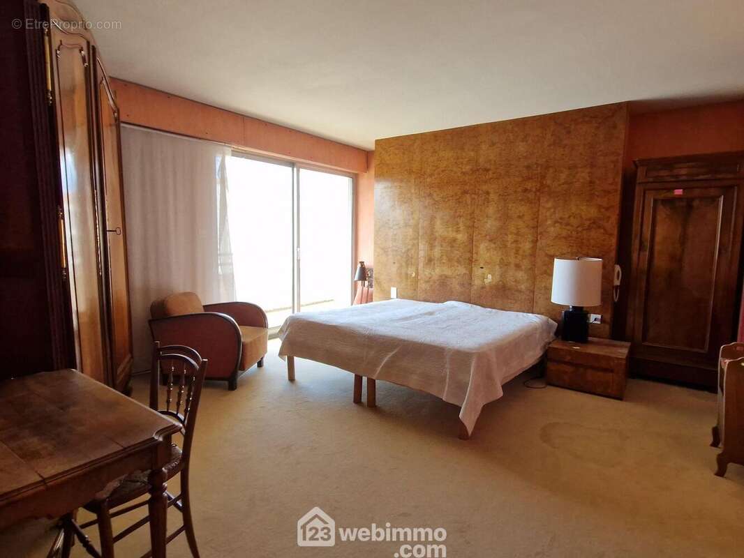 La suite parentale de 45 m² (bureau, dressing, salle d'eau, wc) - Appartement à LA ROCHE-SUR-YON
