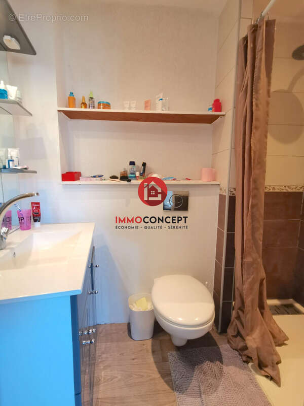 Appartement à BAGNOLS-SUR-CEZE