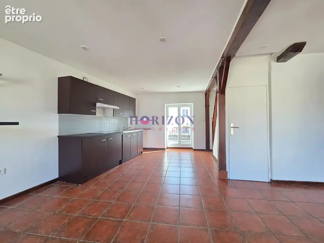 F4 66.40m² rénové + 1 parking - photo 3